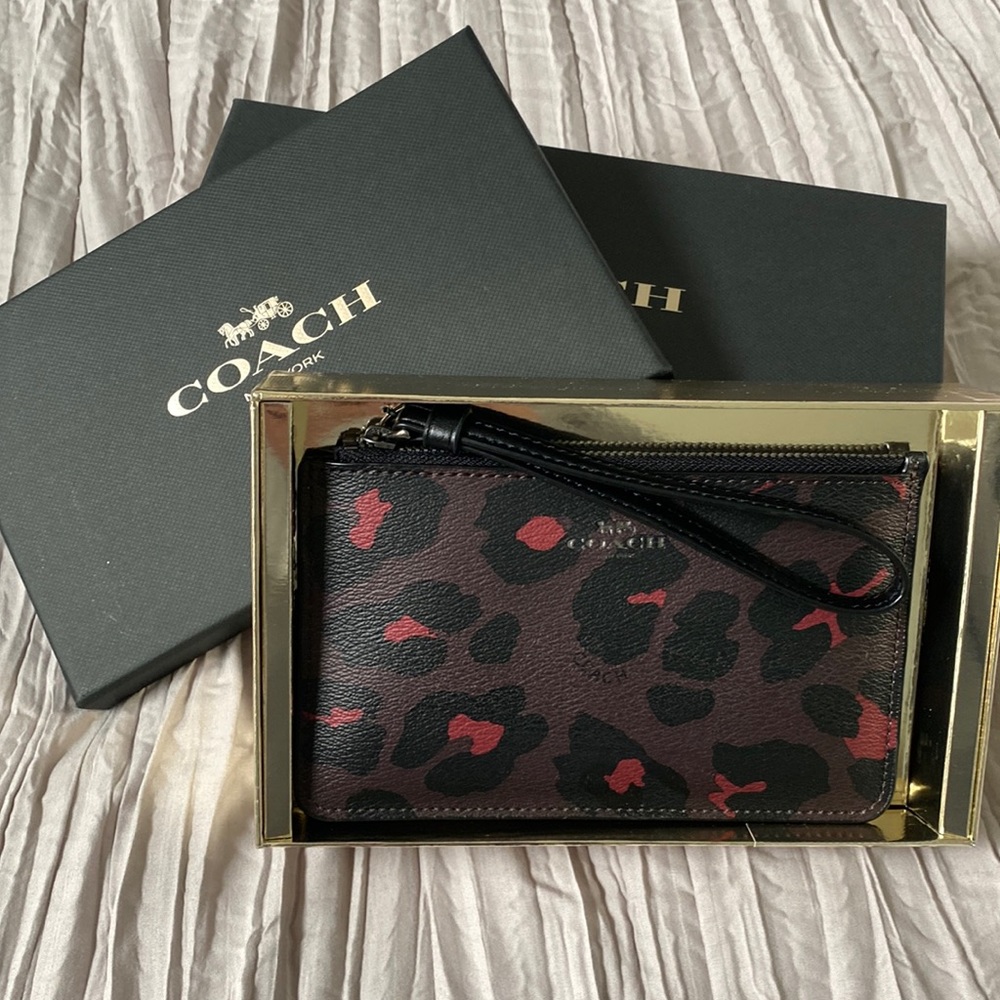 Coach small wristlet in Gift box